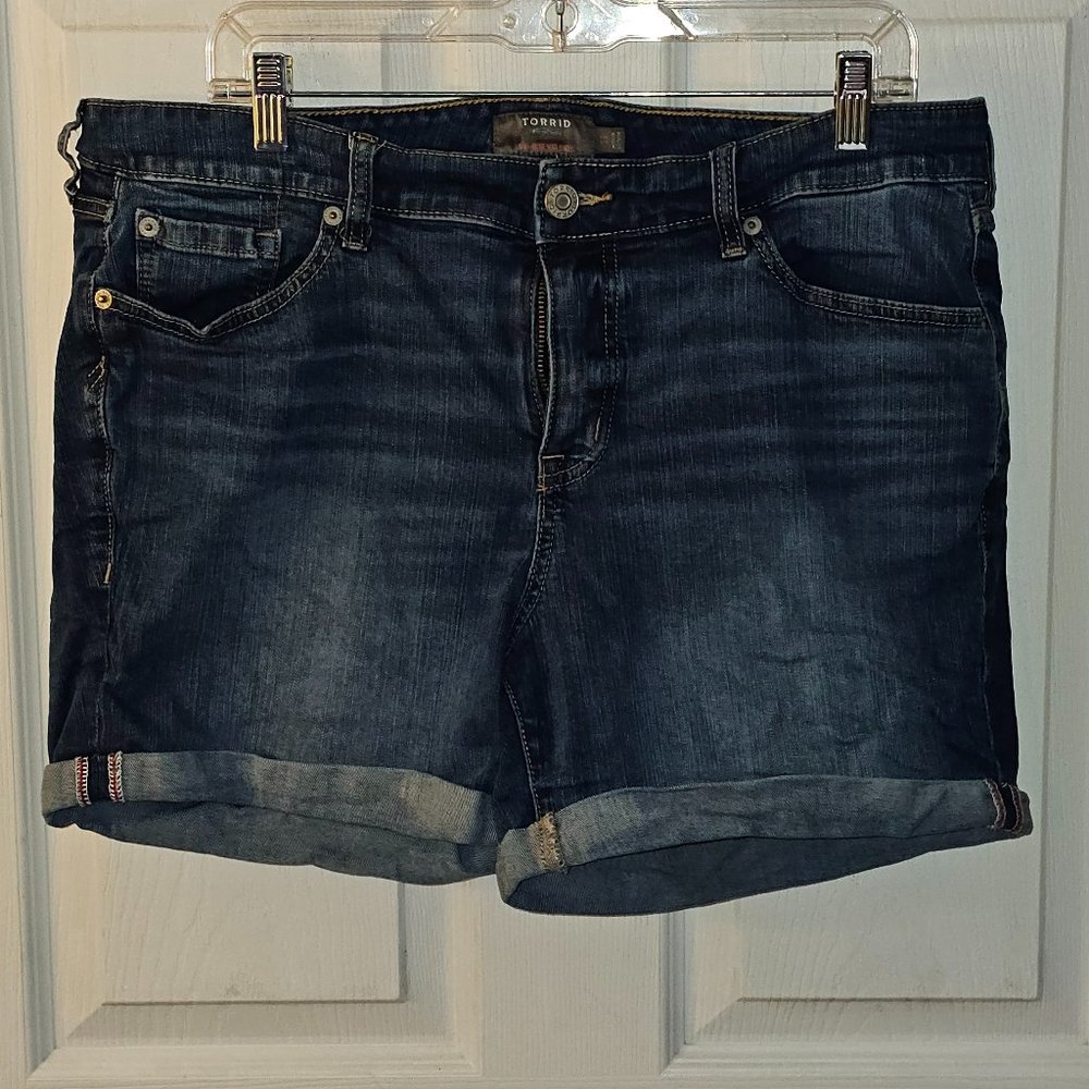 Torrid 5 Inch Vintage Stretch Mid-Rise Short